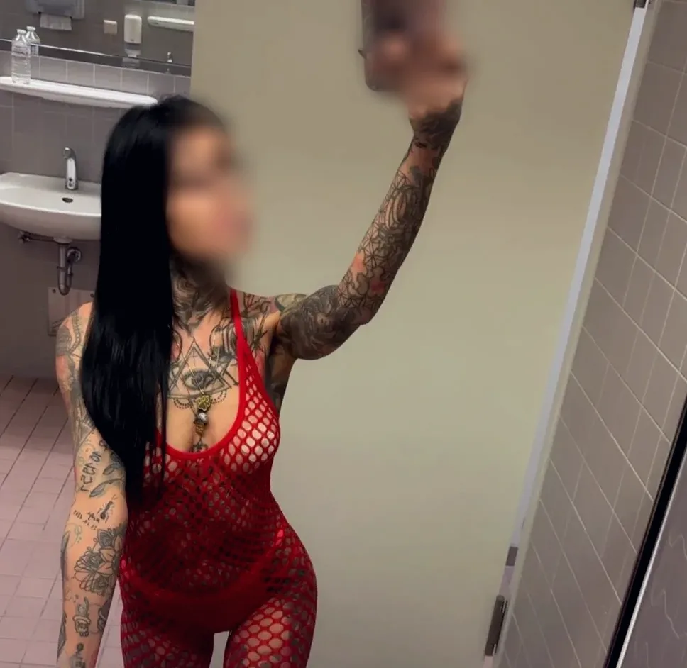 Carla, 34