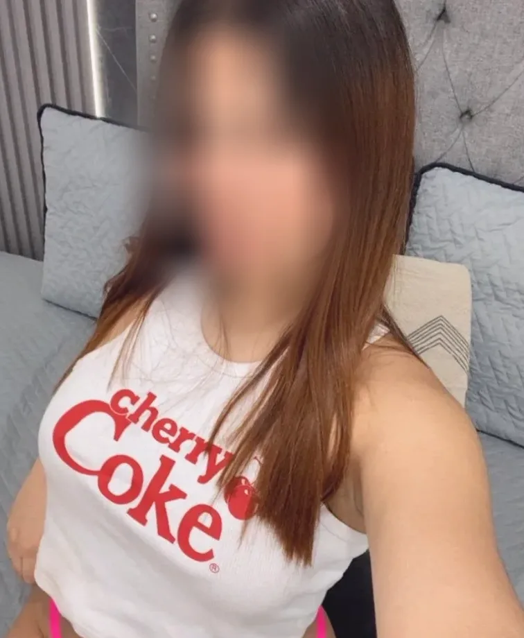 Rebecca, 20