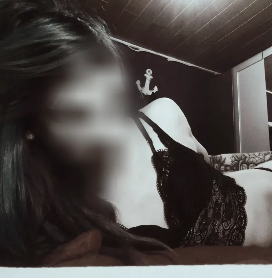 Simone, 27